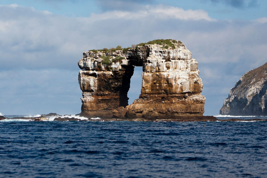 The arch structure of Arche of the iconic Galápagos of Galapagos Island collapsed