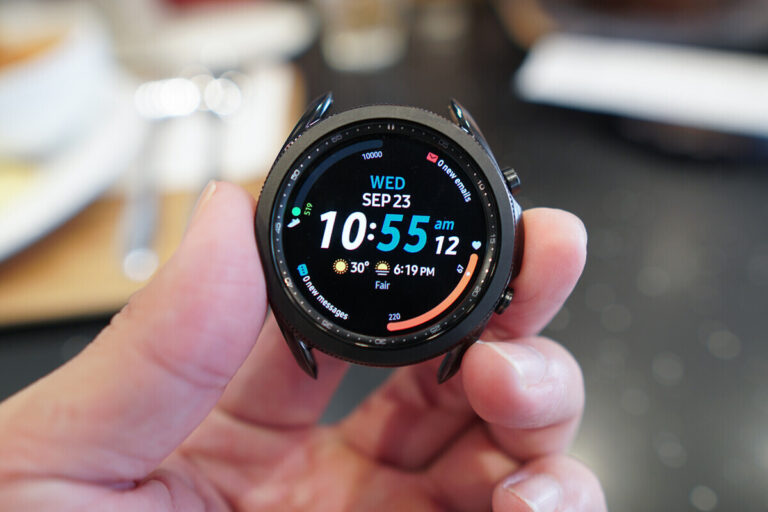 GALAXY WATCH 4 with wear OS to have a personalized IU